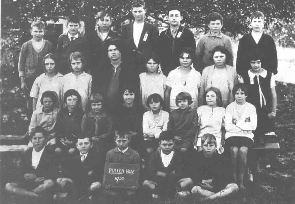 students-of-1930-photo-courtesy-of-v-mair.jpg
